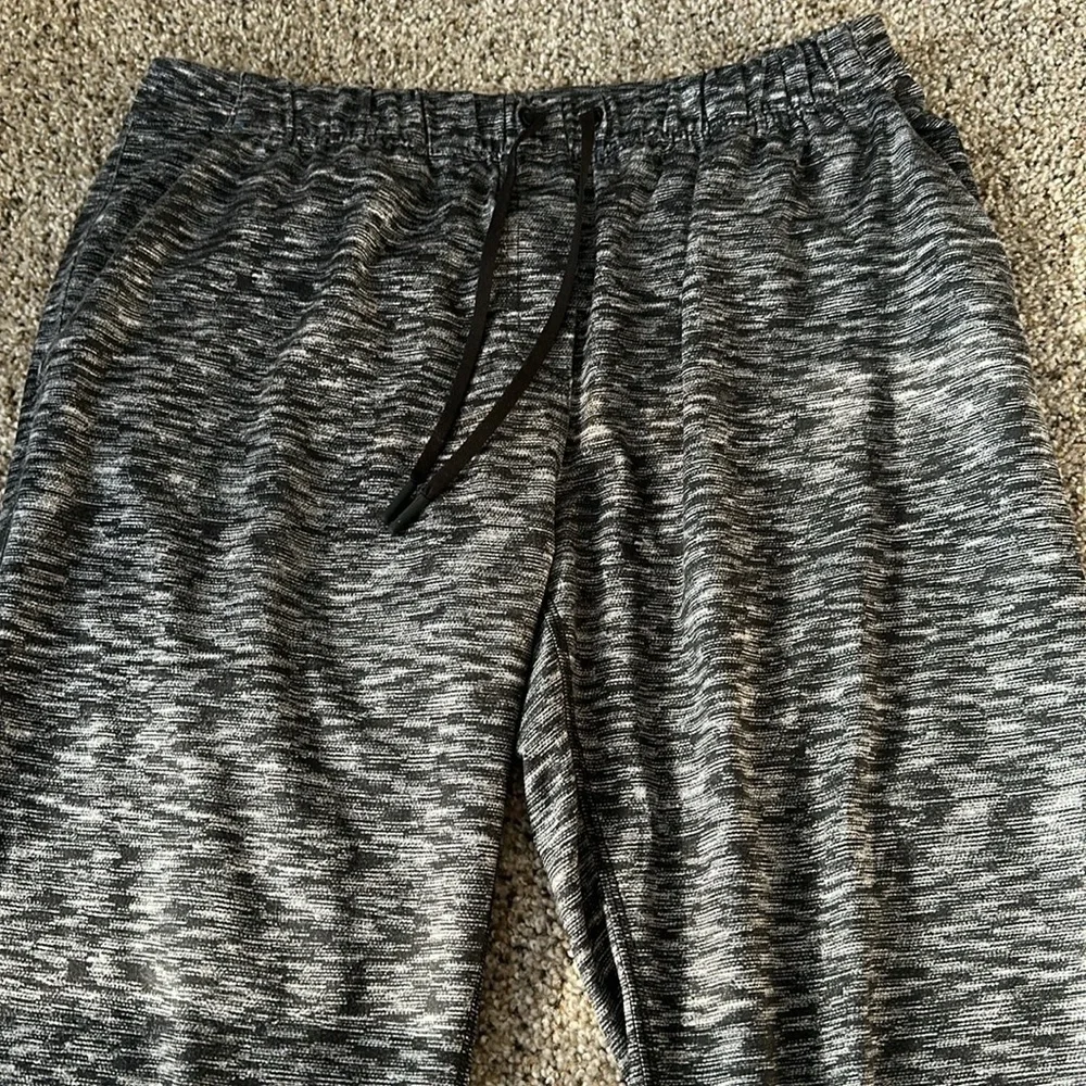 LULULEMON Jet Crop Slim Size 8 Static White, EEUC